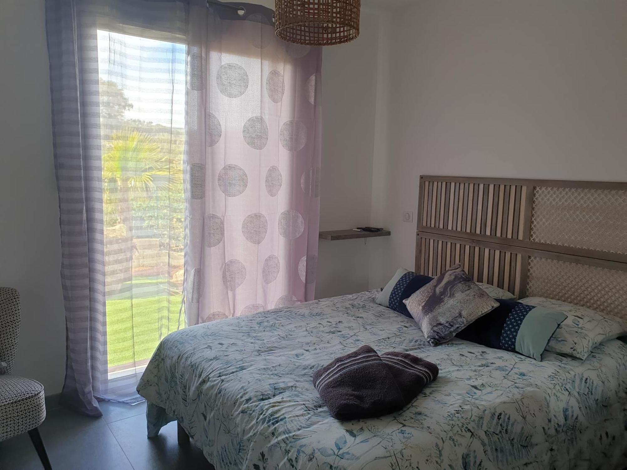 130 M2 Dans Domaine Prive Aux Pierres Roses Porto-Vecchio (Corsica)