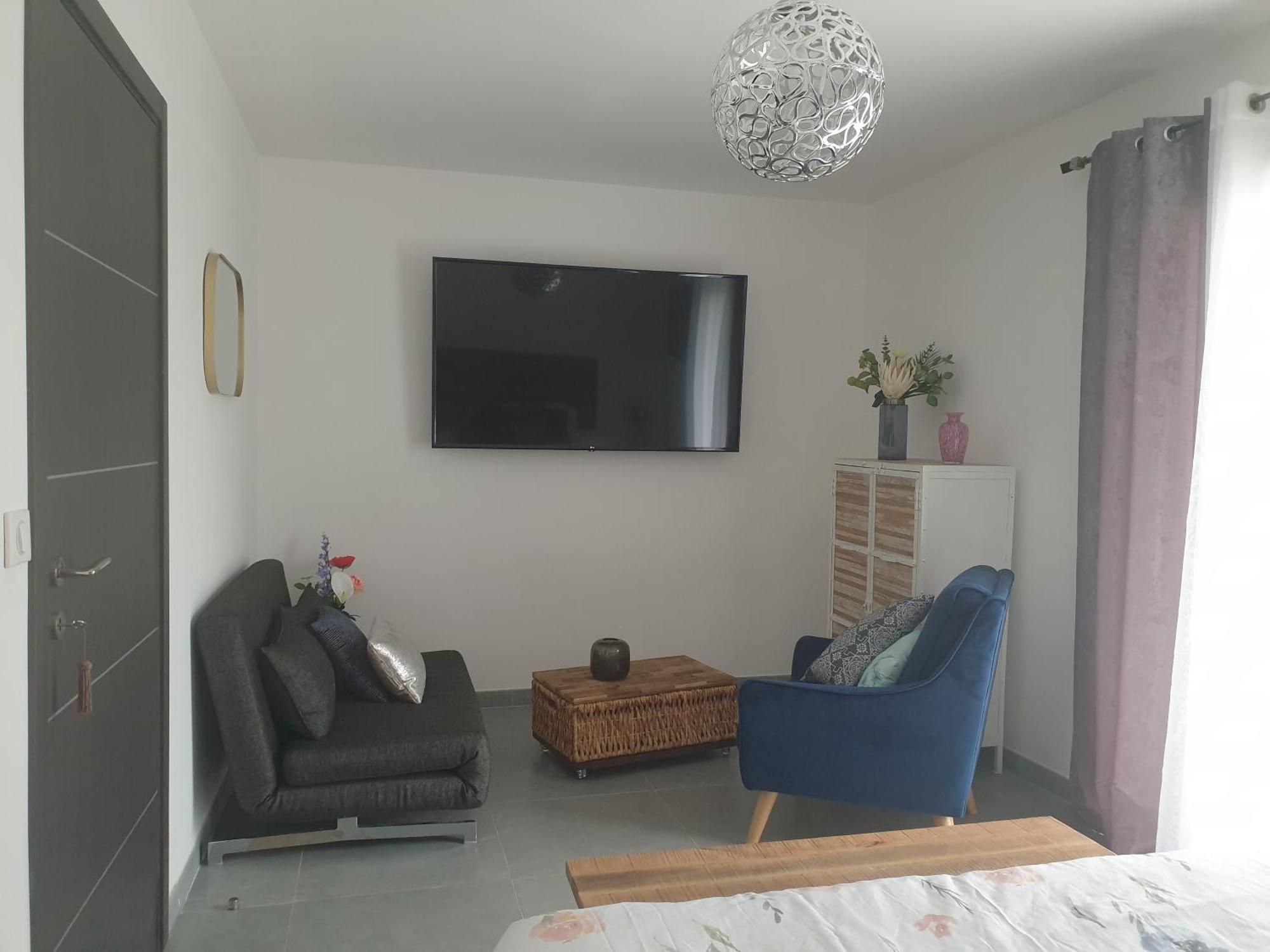 130 M2 Dans Domaine Prive Aux Pierres Roses