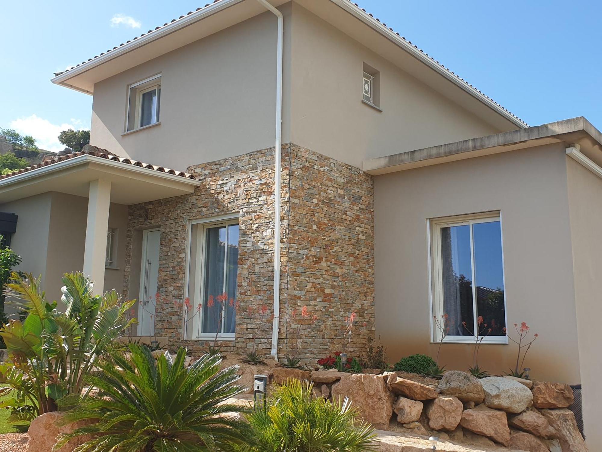 Villa 130 M2 Dans Domaine Prive Aux Pierres Roses Porto-Vecchio (Corsica)